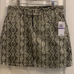 Blank NYC Snake print  skirt. Python print. NWT 26